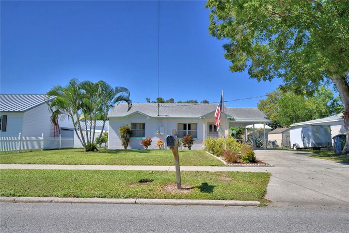 Property Photo: 320 Ariana Avenue FL 33823