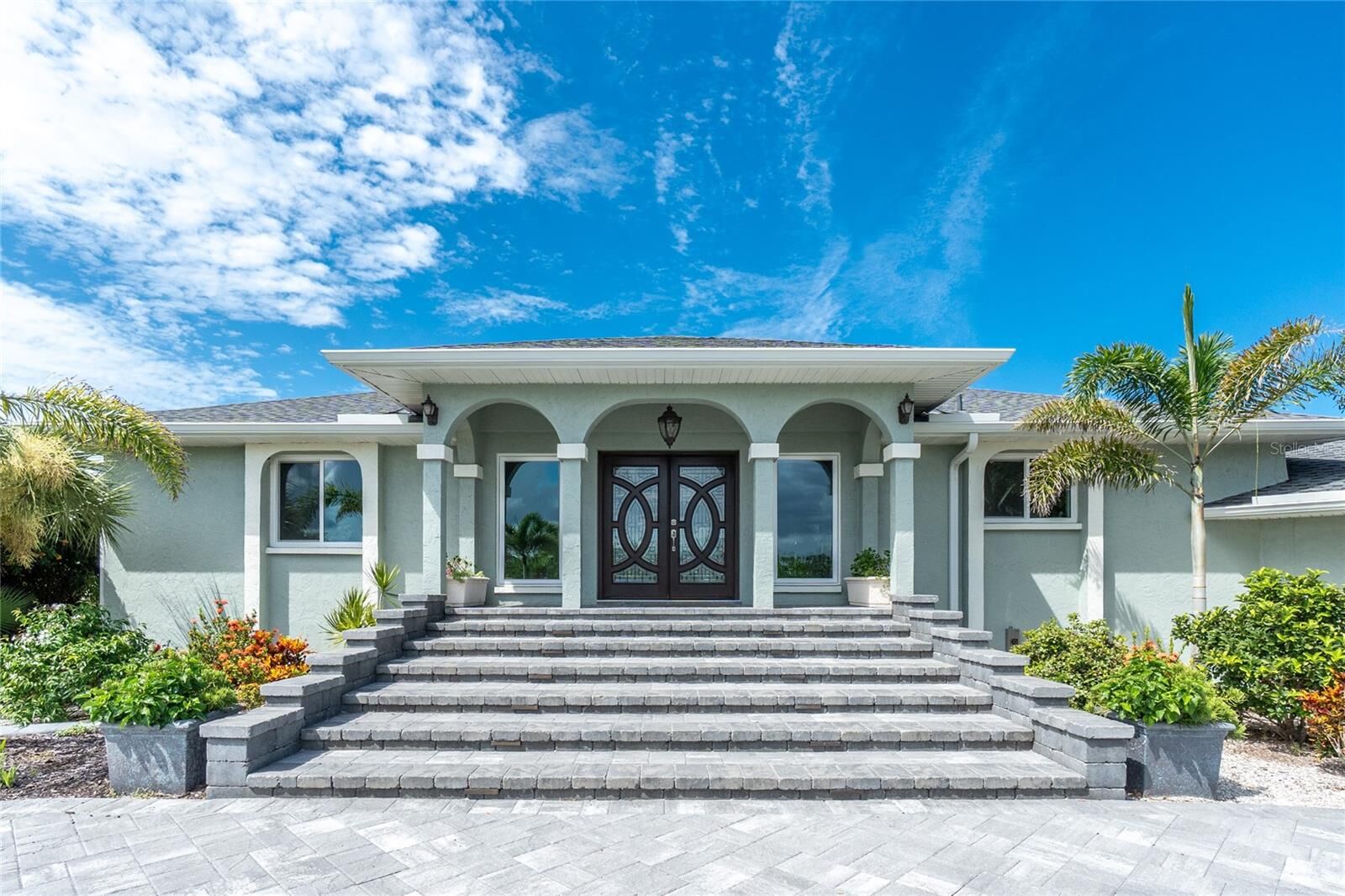 Property Photo: 600 Lookout Alley FL 33946