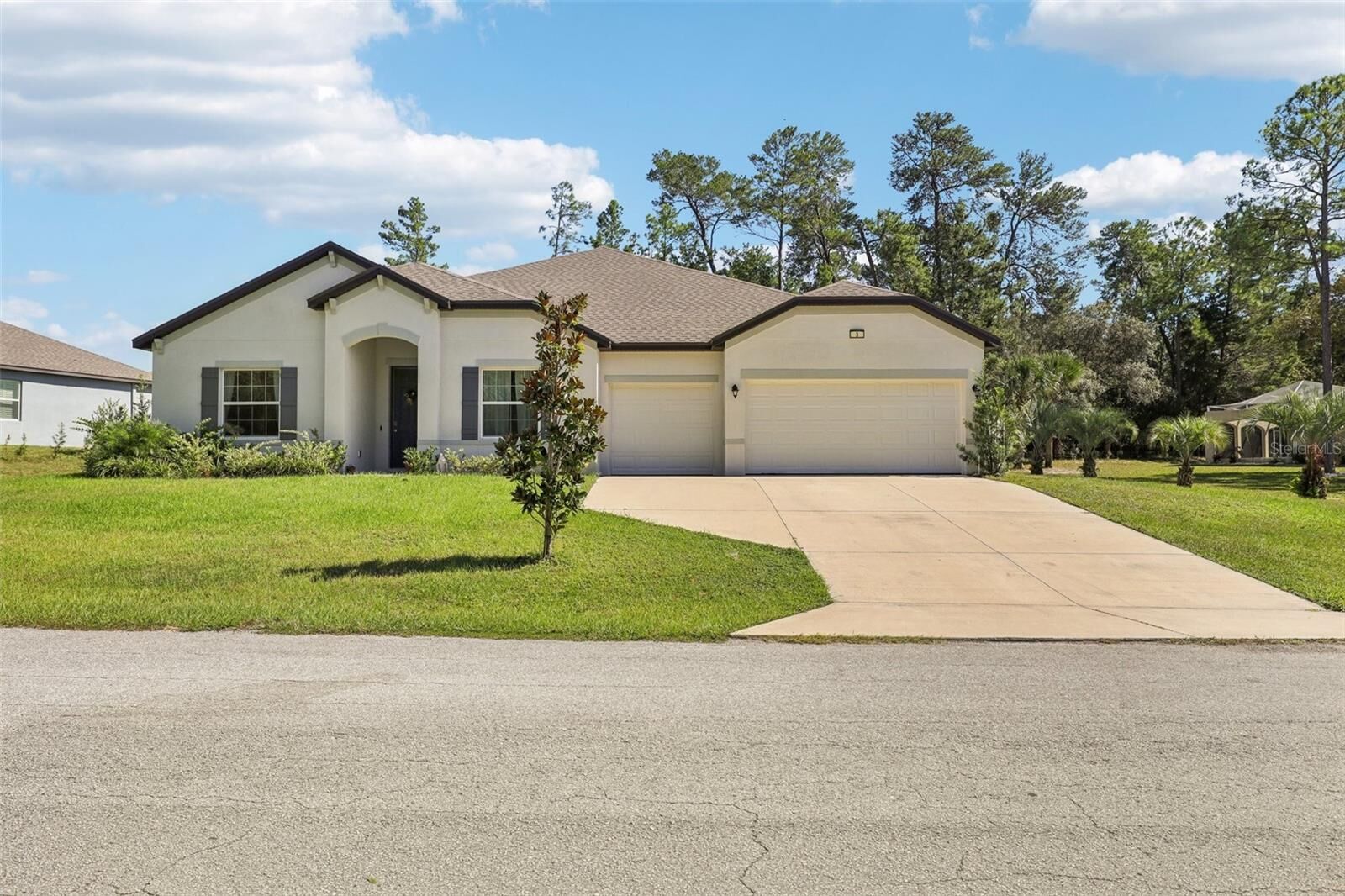 Property Photo: 3 Floribunda Court FL 34446