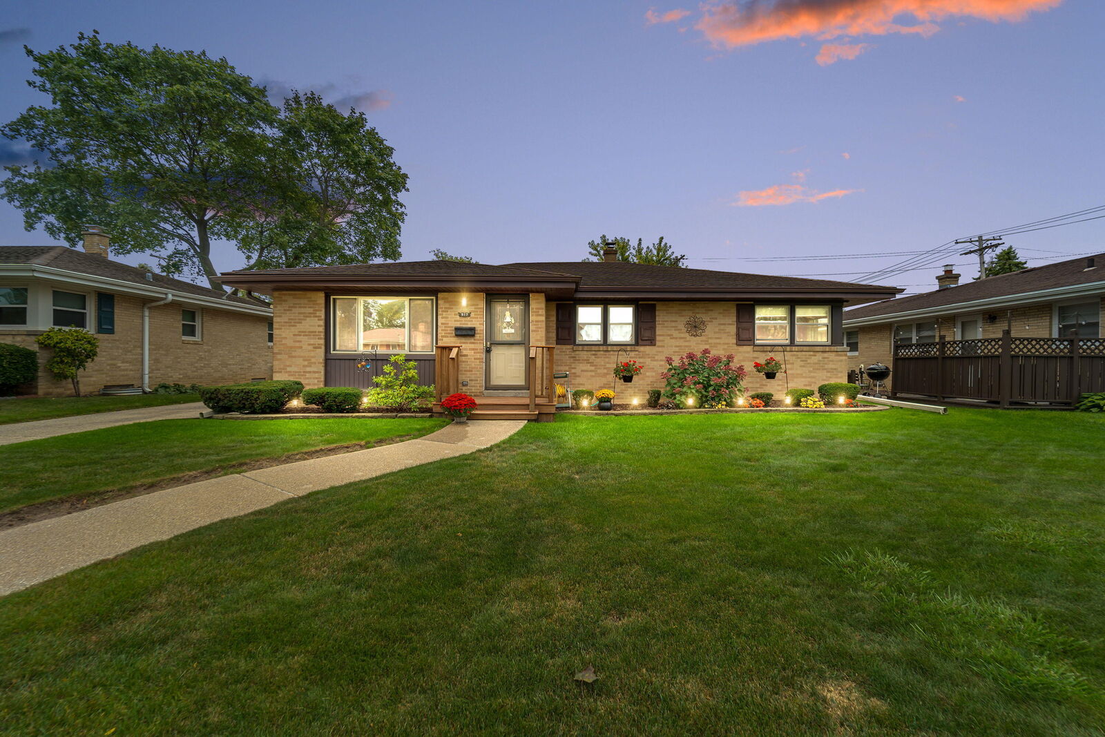 Property Photo: 917 Coronada Dr WI 53402