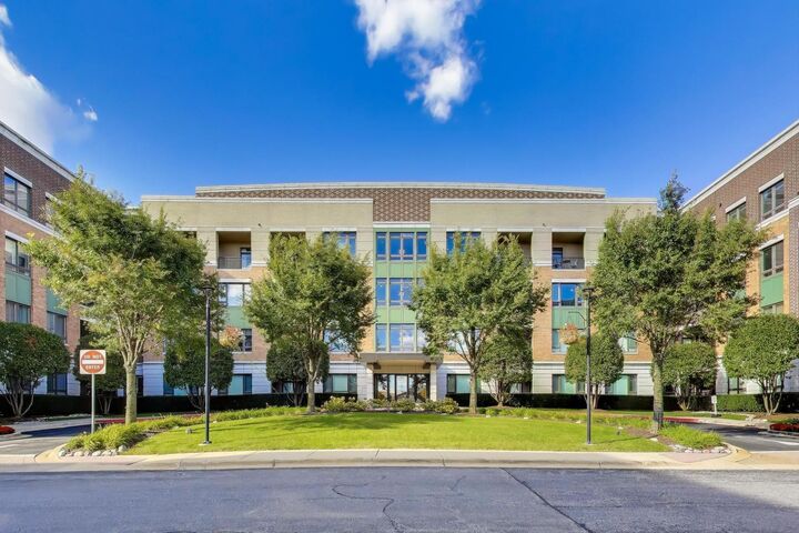 Property Photo:  1000 Village Center Drive 105  IL 60527