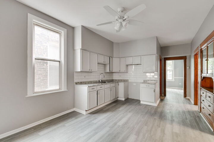 Property Photo:  