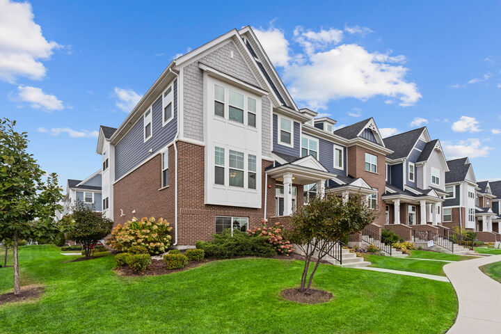 Property Photo:  418 Bluff Avenue  IL 60525
