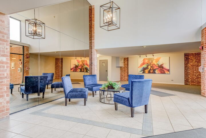 Property Photo: 1415 E Central Road 422C IL 60005