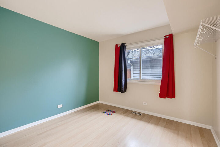Property Photo: 409 Hazelwood Terrace IL 60089