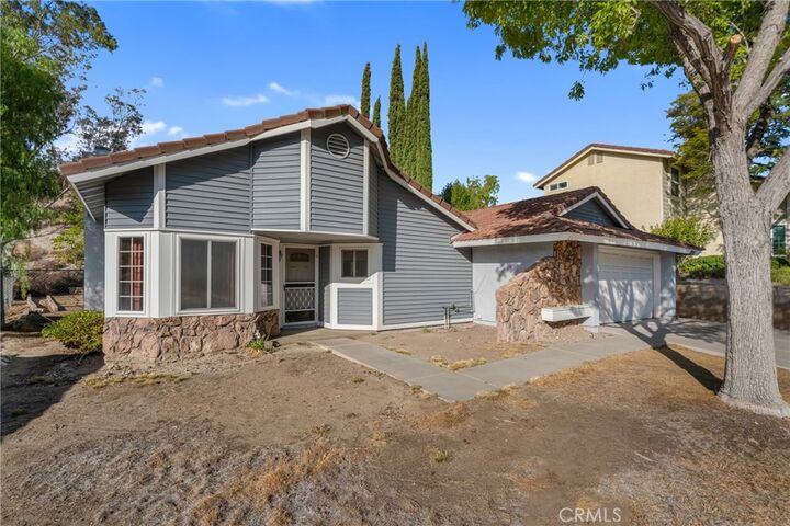 Property Photo: 28955 Lillyglen Dr CA 91387