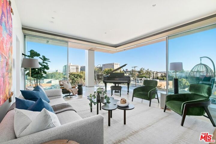 Property Photo: 8899 Beverly Blvd 5D CA 90048