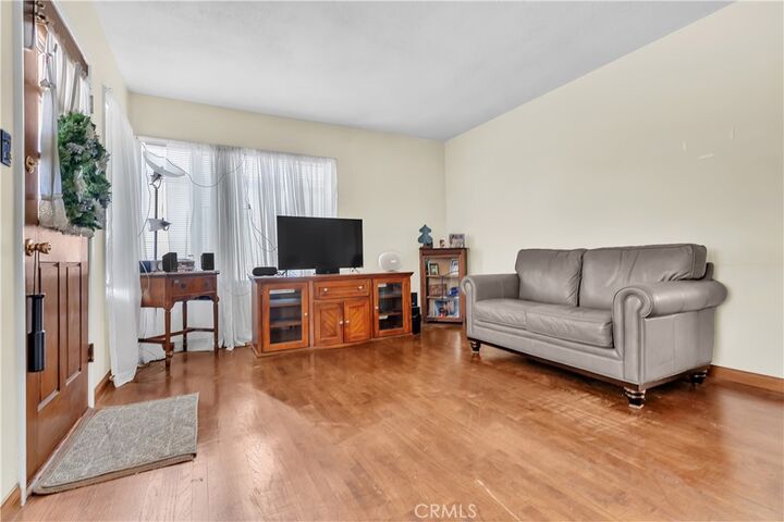 Property Photo:  911 Hawaiian  CA 90744 