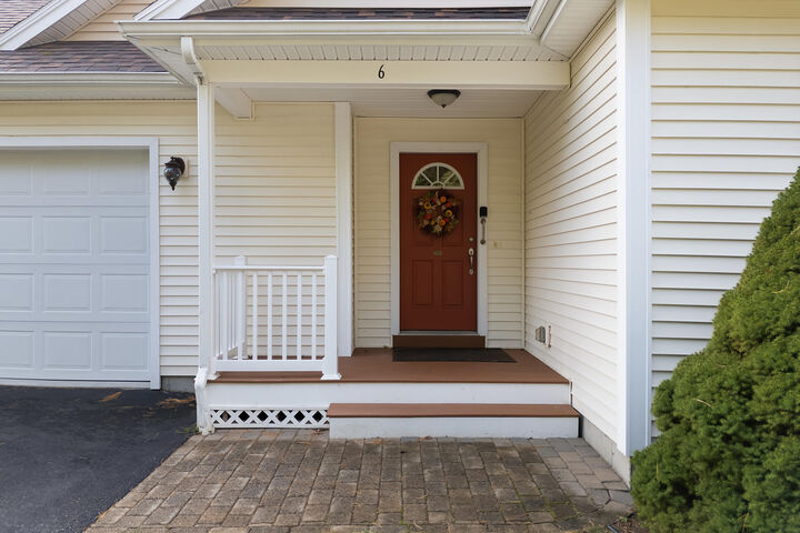 Property Photo: 6 Macintosh Lane ME 04240