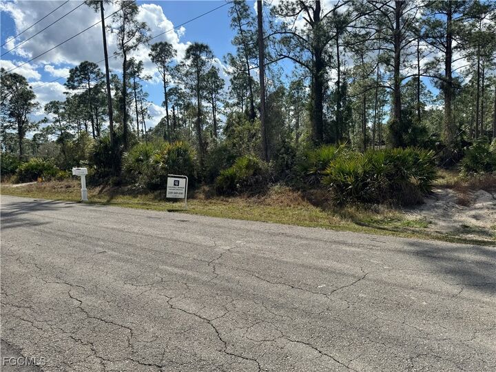Property Photo:  2121 Wellington Avenue  FL 33920 