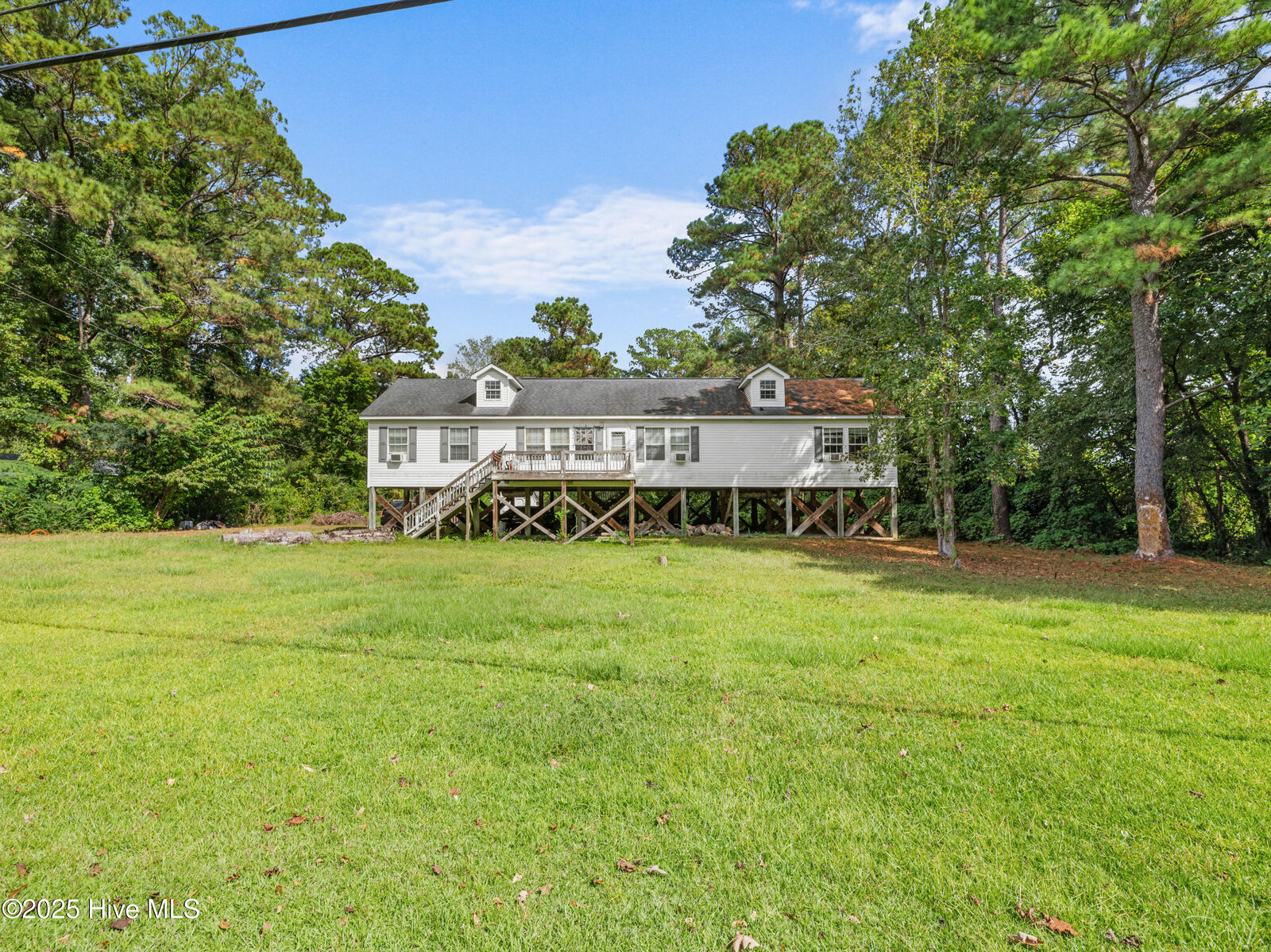 Property Photo: 209 Red Oak Street NC 28540