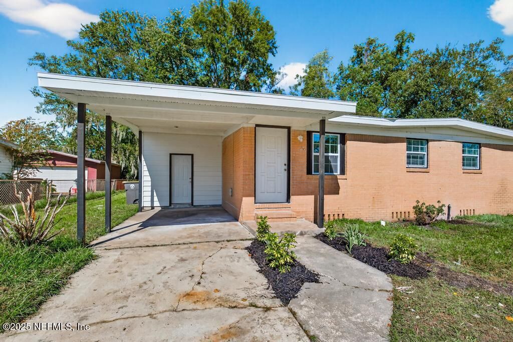 Property Photo: 5115 Chivalry Drive FL 32208