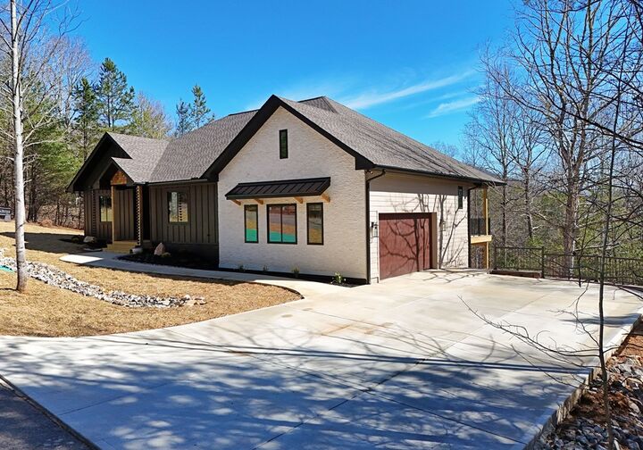 Property Photo: 2408 Standing Meadows Drive GA 30582