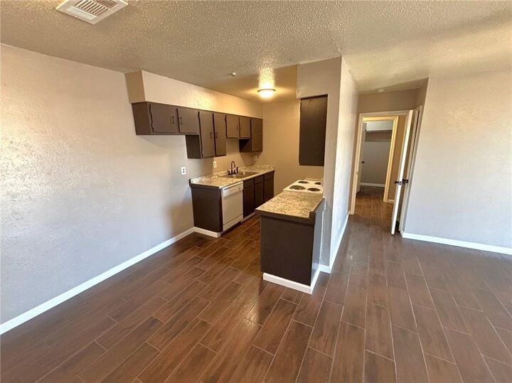 Property Photo: 1225 Truxton Street 26 LA 70053