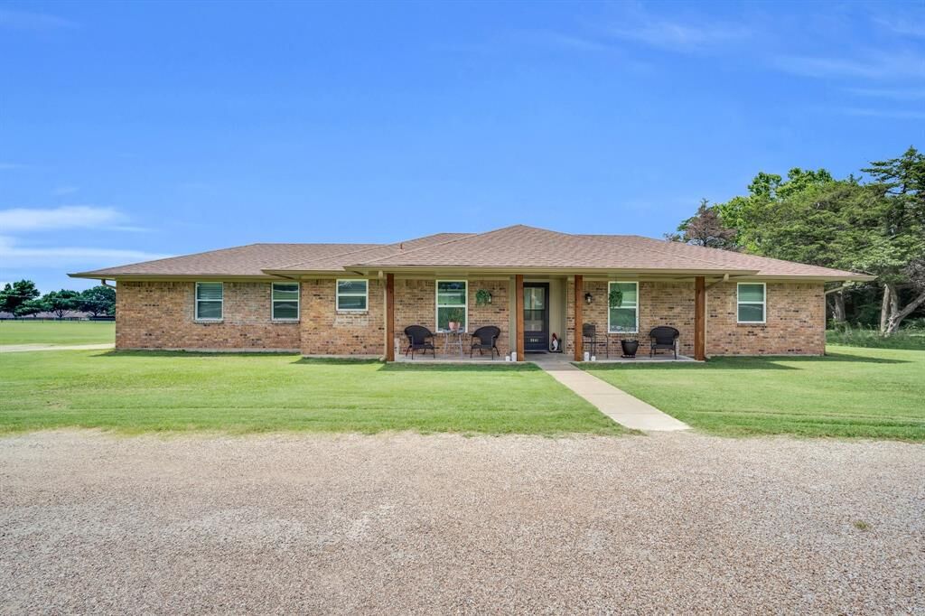 Property Photo: 2841 Starwashed Drive TX 76065