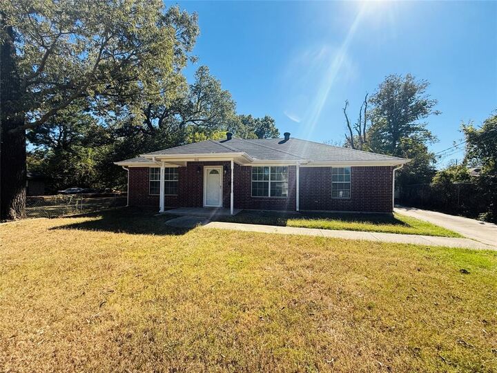 Property Photo: 910 Van Zandt Street TX 75460