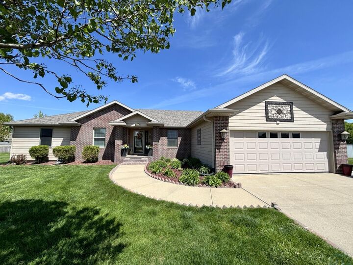 Property Photo:  501 Huntington Ct  IA 51054 