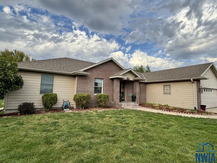 Property Photo: 501 Huntington Ct IA 51054