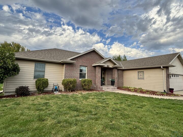 Property Photo:  501 Huntington Ct  IA 51054 