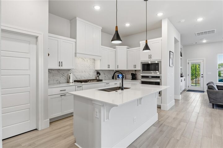 Property Photo: 2936 N Poppy Lane AR 72704