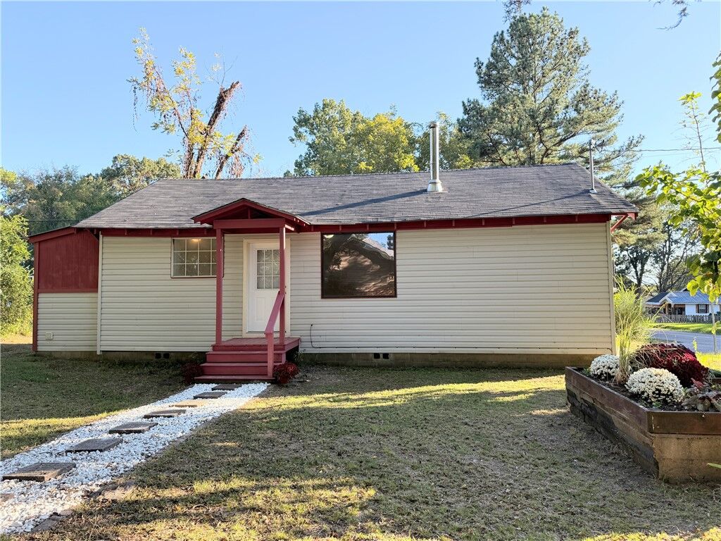 Property Photo:  215 Montgomery Street  AR 72830 