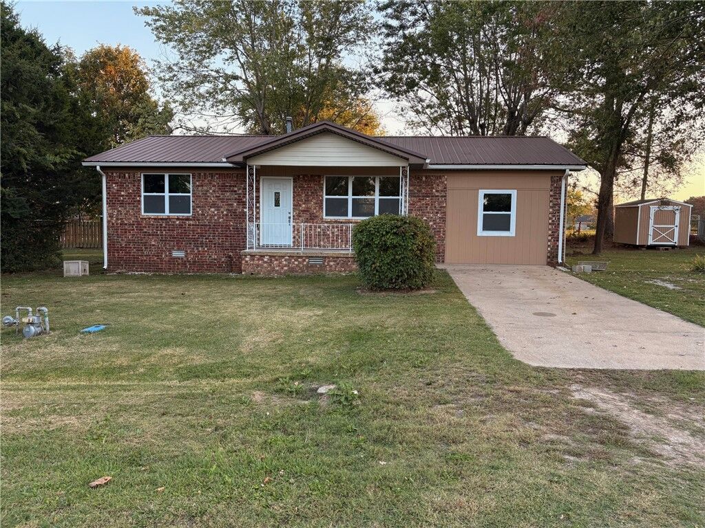 Property Photo: 501 Rainbow Place AR 72638