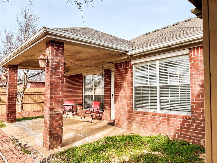 Property Photo: 1306 E Kara Lane AR 72758