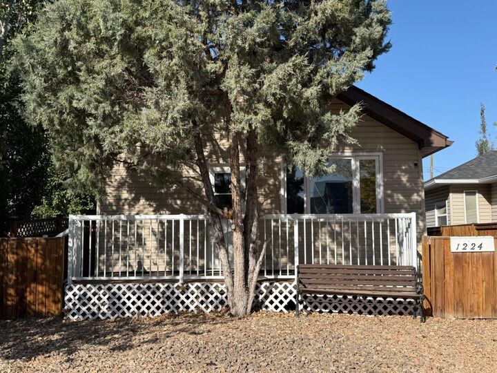 Photo de la propriété: 1224 2 Avenue W AB T0J 0Y2