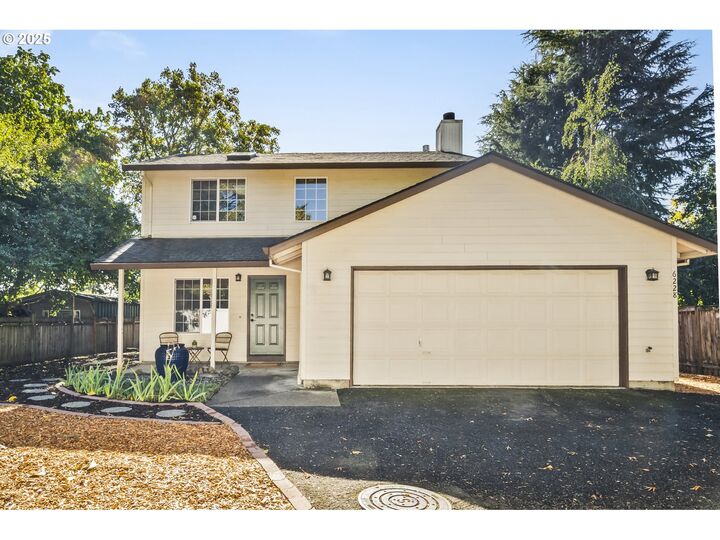 Property Photo:  6228 SE Clatsop St  OR 97206