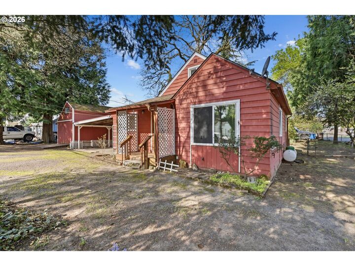 Property Photo:  1061 5th St  WA 98671 