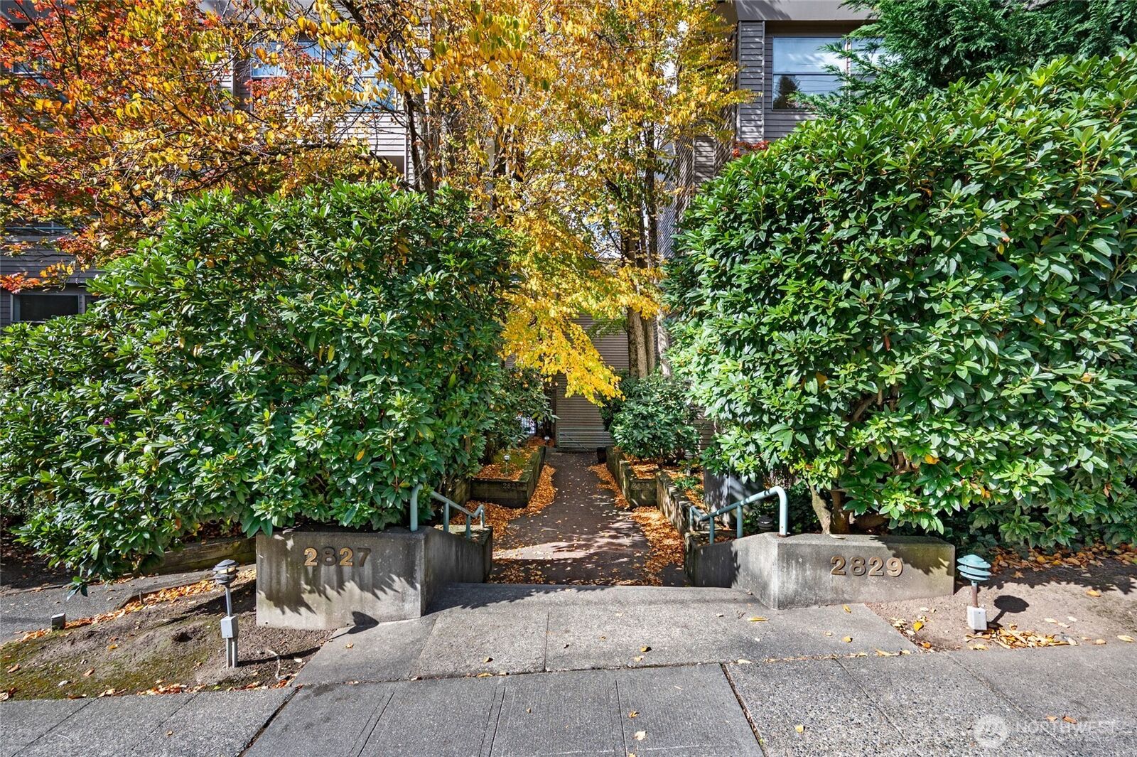 Property Photo: 2827 Franklin Avenue E N9 WA 98102