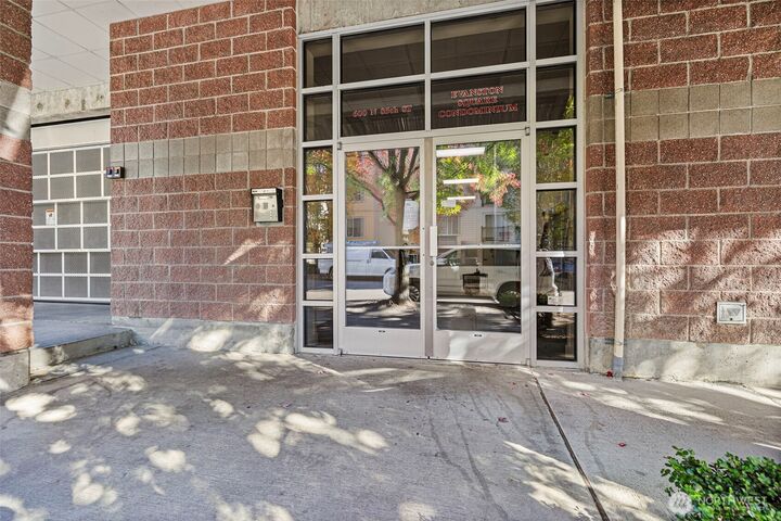 Property Photo: 600 N 85th Street 204 WA 98103