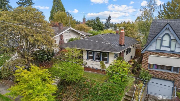 4738  4th Avenue NE  Seattle WA 98105 photo