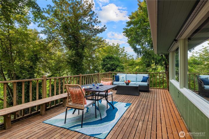 Property Photo: 2008 E Lake Sammamish Parkway NE WA 98074