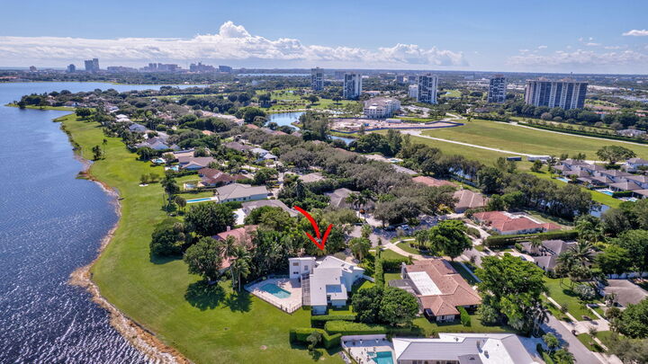 Property Photo: 4 Woodbrook Circle FL 33401