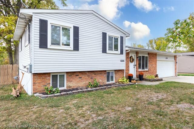 Property Photo:  1225 Eason  MI 48328