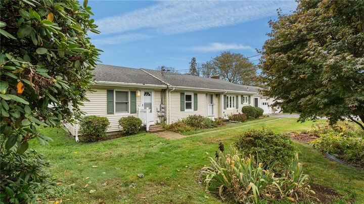 Property Photo: 1533 East Main Road RI 02871
