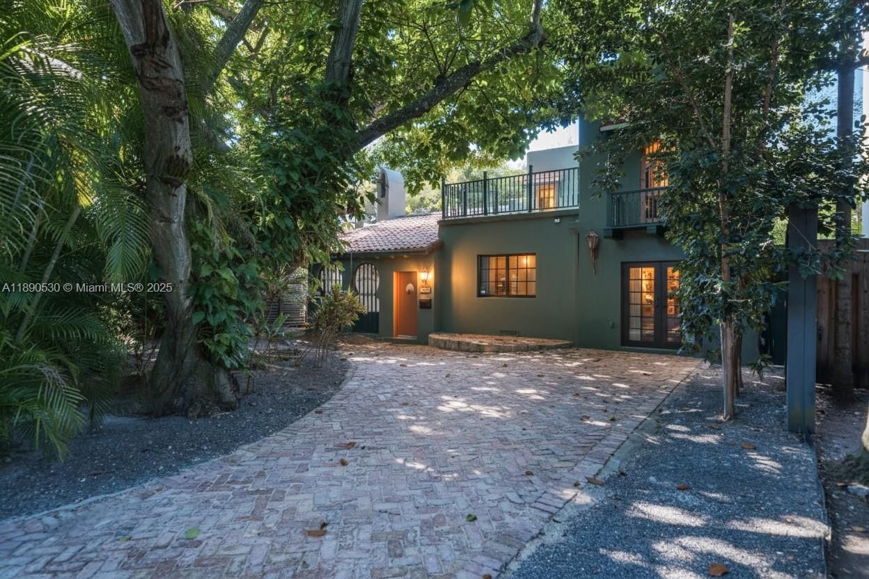 Property Photo: 3650 N Bay Homes Dr FL 33133