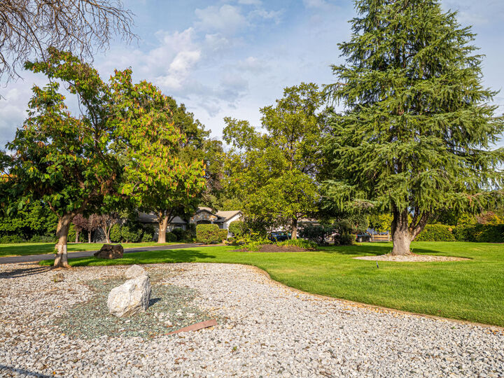 Property Photo: 7517 Villa Court CA 96002