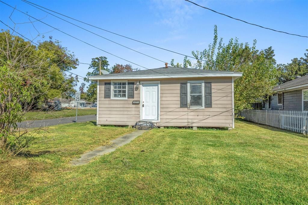 Property Photo: 401 S Cherry Street S LA 70601