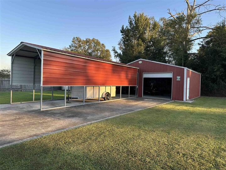 Property Photo: 721 Bellview Dr Drive LA 70611