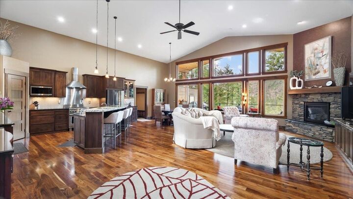 Property Photo: 1622 W Fairway Dr WA 99218