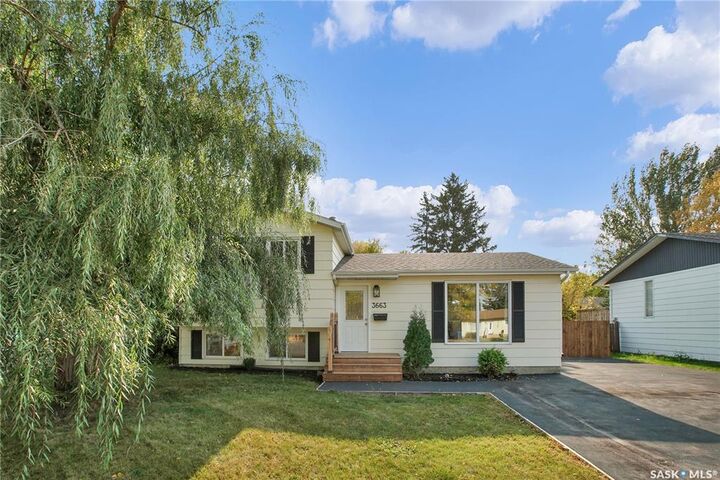 Property Photo: 3663 Fairlight Drive SK S7M 4L7