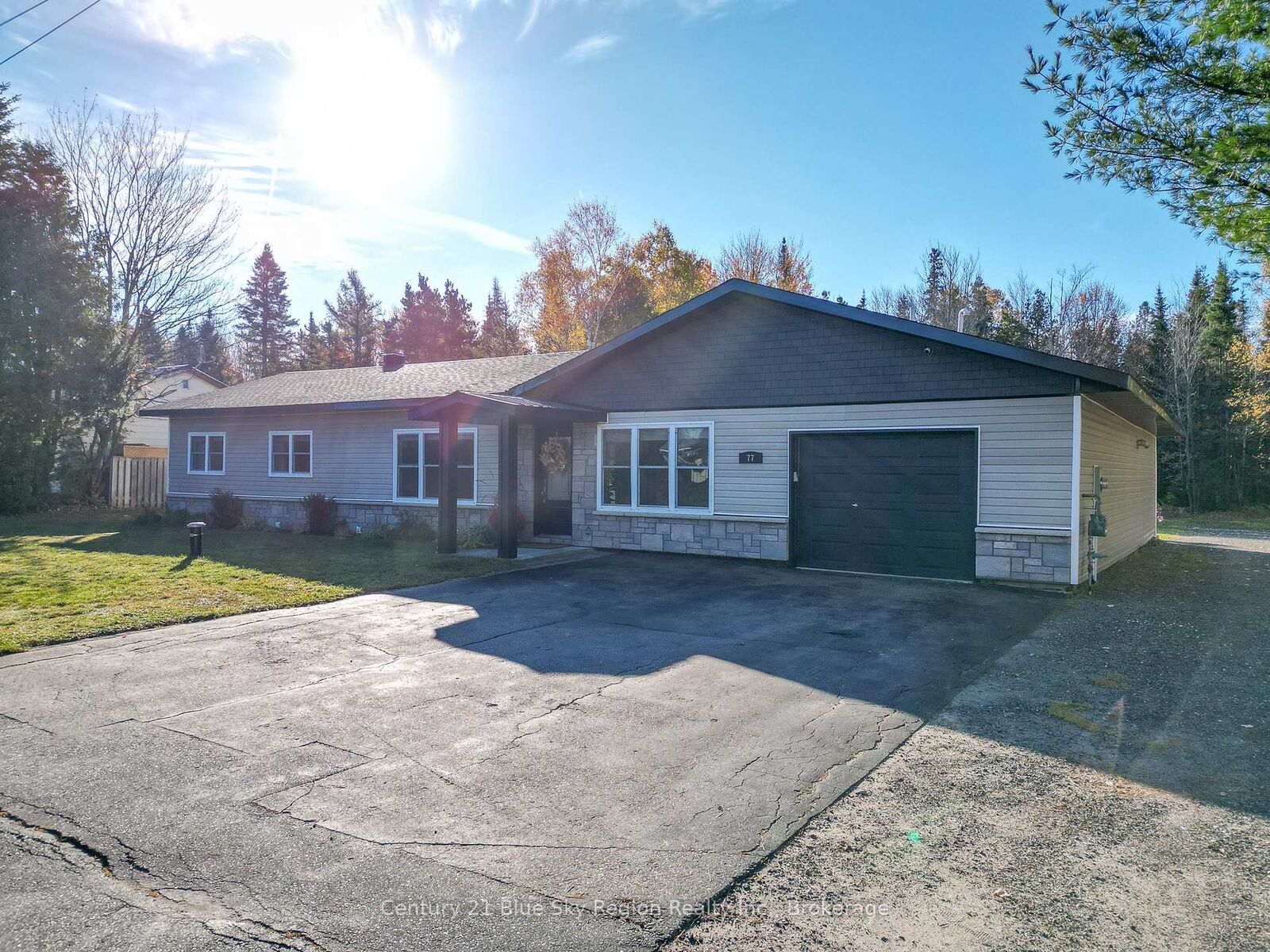 Property Photo:  77 Berkley Boulevard  ON P1B 8G3 