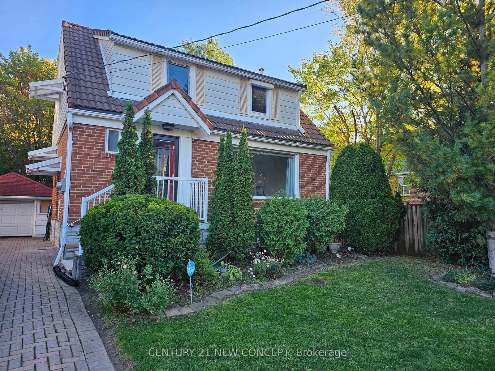 Property Photo: 59 Madawaska Avenue ON M2M 2R2