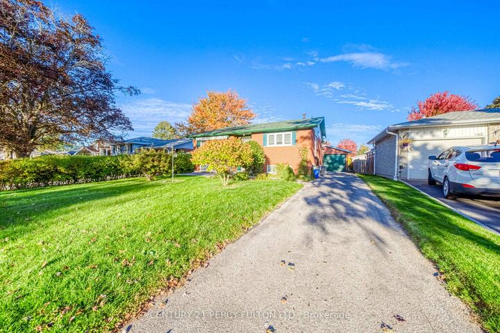 Photo de la propriété: 43 Taylor Road ON L1S 2X5