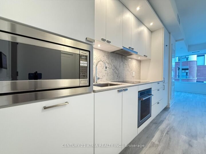 Property Photo: 259 The Kingsway N/A 402 ON M9A 0G2