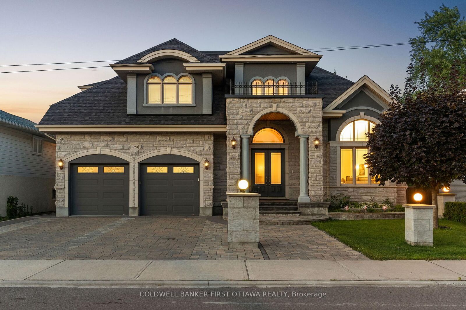 Photo de la propriété: 1623 Claymor Avenue ON K2C 1T4