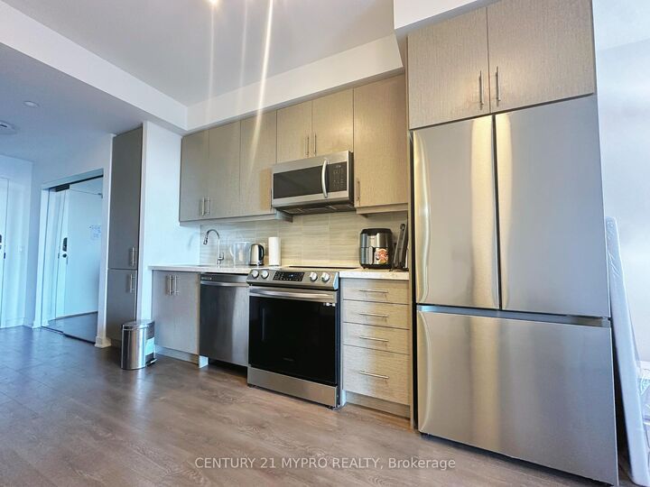 Property Photo: 95 Oneida Crescent 2006 ON L4B 0H5