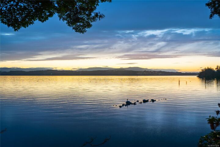 Photo de la propriété:  11176 Chalet Rd  BC V8L 5M1 